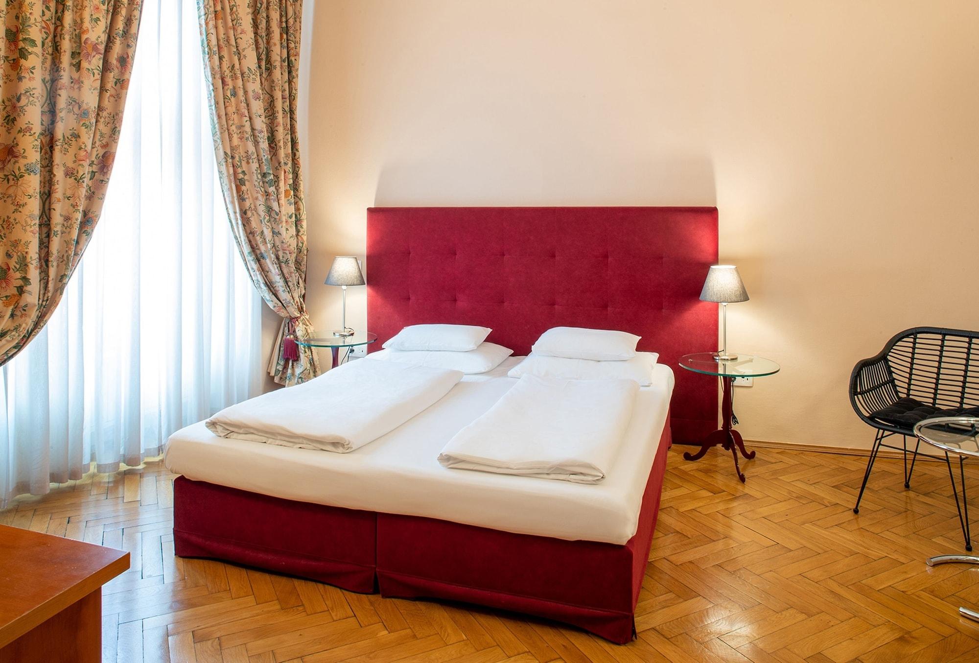 Boutique Hotel Dom - Rooms & Suites Грац Екстериор снимка