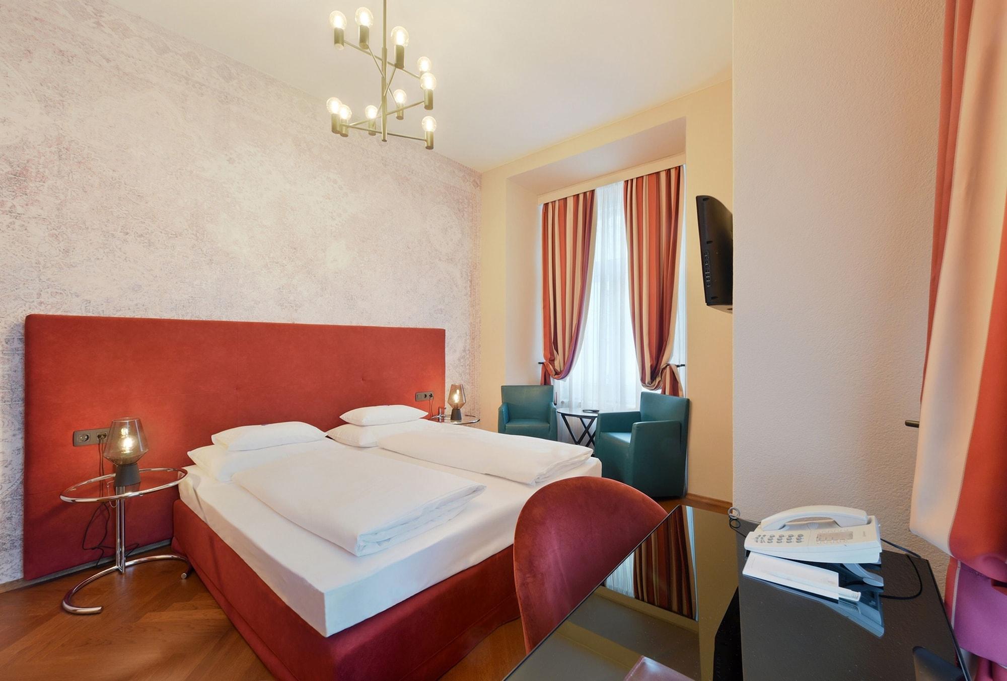 Boutique Hotel Dom - Rooms & Suites Грац Екстериор снимка